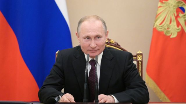 Putin dice podría intentar extender su presidencia si se aprueban cambios a Constitución de Rusia