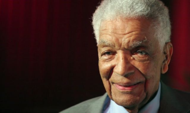Muere a los 102 años Earl Cameron, uno de los primeros actores negros británicos, que apareció en 'Doctor Who' y 'El origen'