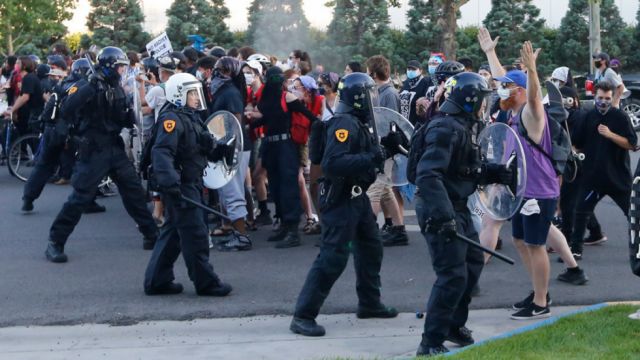 El gobernador de Utah declara el estado de emergencia tras enfrentamientos en Salt Lake City (VIDEOS)