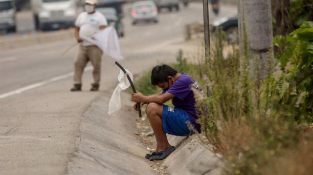 Las banderas blancas, el código  del hambre en la pandemia