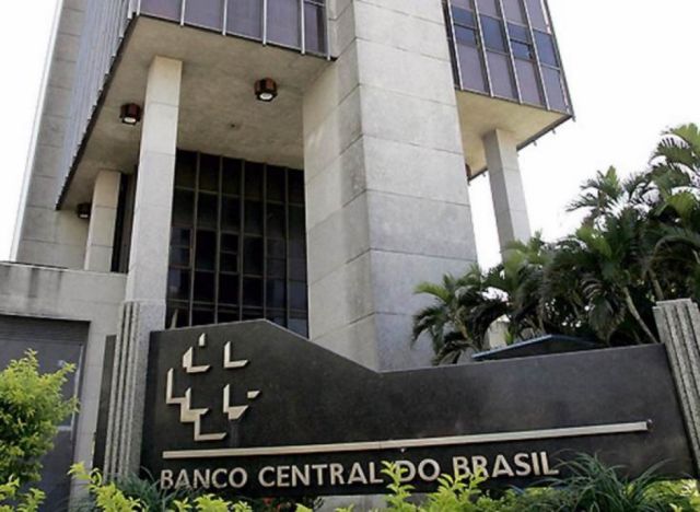 Brasil permitiría retiros de fondos de pensiones
