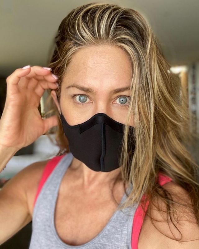 Jennifer Aniston muestra una desgarradora foto para concienciar sobre el uso de la mascarilla