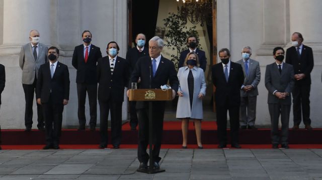Piñera realiza un cambio de gabinete tras meses de crisis