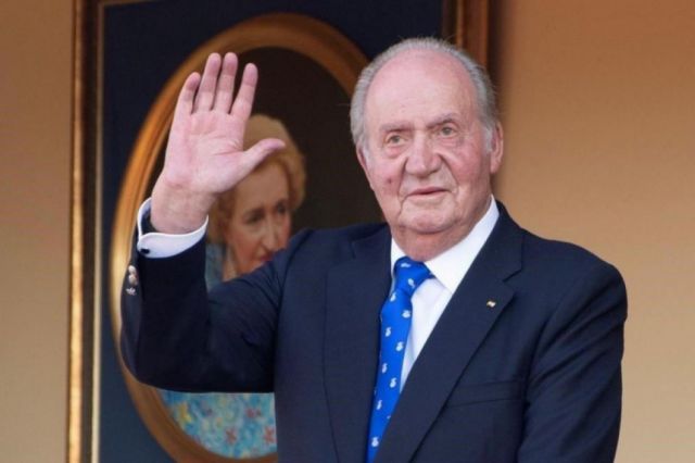  Juan Carlos I huye de España cercado por la Justicia