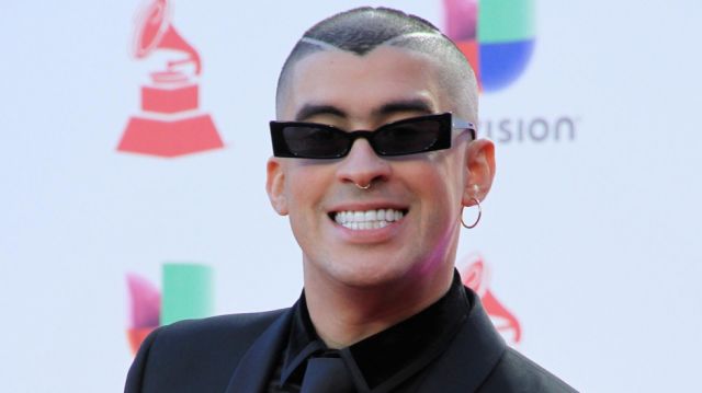 La novia de Bad Bunny levanta sospechas al lucir un anillo... ¿de compromiso?