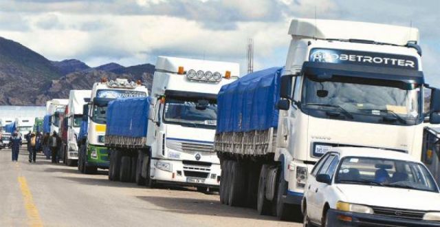 Transporte pesado internacional dice que perdió Bs 65 millones por bloqueos
