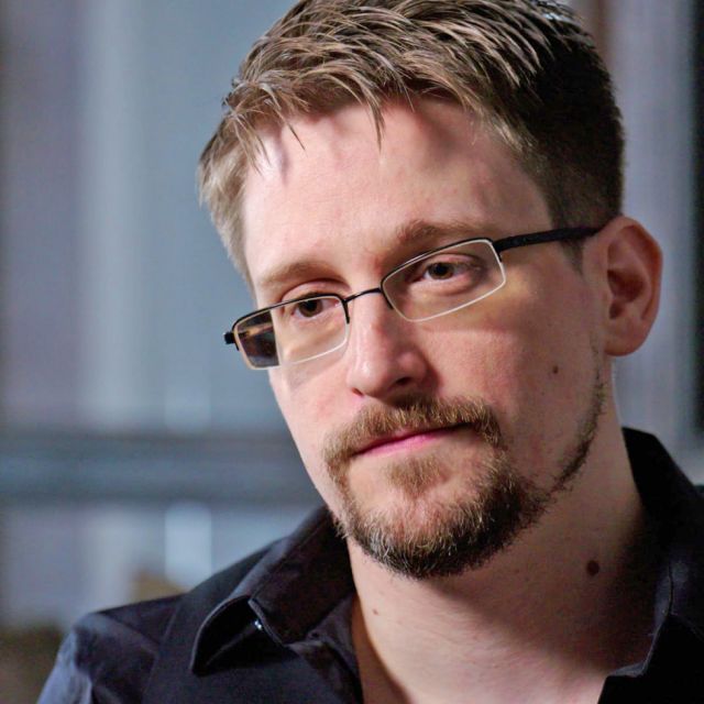 Trump  analizará indulto a Snowden 