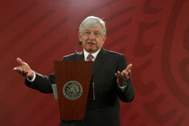 AMLO niega corrupción en videos de hermano recibiendo dinero