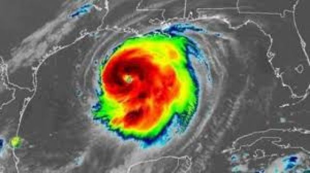 Laura se convierte en huracán de categoría 4 antes de alcanzar costa EEUU del Golfo de México