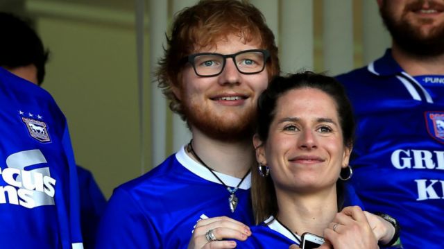 Ed Sheeran y su esposa Cherry Seaborn anunciaron que ya son papás