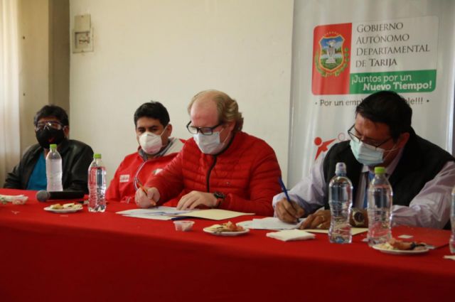 Gobernación y Ministerio de Trabajo firman acuerdo para generar empleo en Tarija
