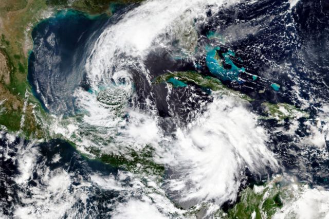Huracán de categoría 4 se aproxima a México