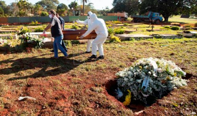 Brasil registra otras 819 muertes por coronavirus