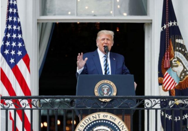 Trump aparece por primera vez en público desde su diagnóstico por COVID-19