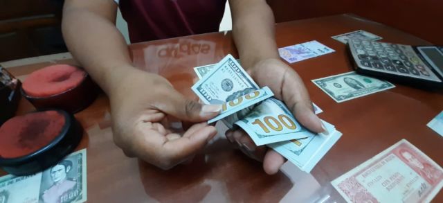 Crisis política a la sombra de la devaluación de la moneda