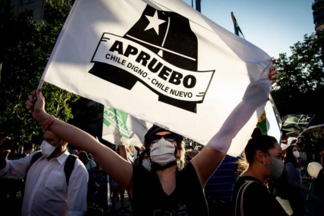 Chile: arrasa el “Apruebo” a una nueva Constitución