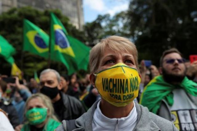 Brasileños protestan contra inmunización obligatoria contra COVID-19 y vacuna china