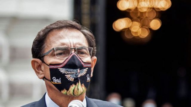 Congreso de Perú destituye al presidente Martín Vizcarra