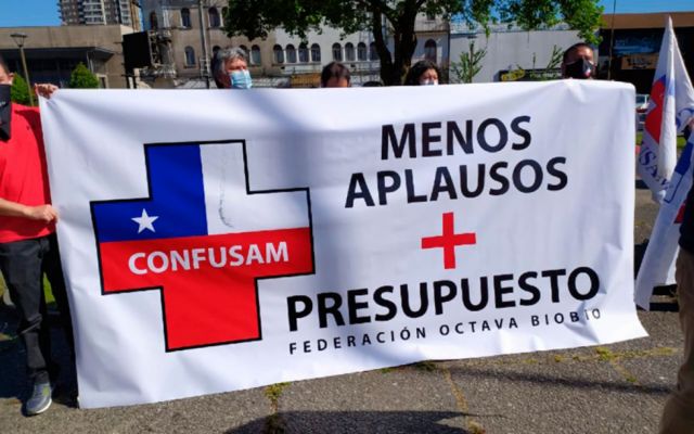 Trabajadores de salud protestan en Chile