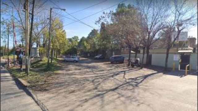Lo asesinaron a palazos frente a su pareja