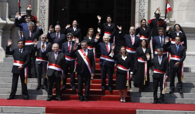 Renunciaron 13 de los 18 ministros del gabinete de Merino en Perú