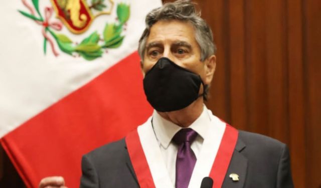 Francisco Sagasti se juramenta como presidente de Perú y es el tercero en ocupar el cargo en ocho días