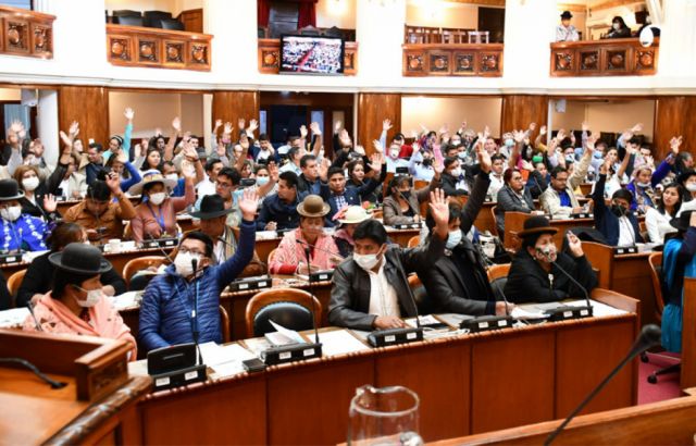 Dos tercios: CC aguarda repuesta del TCP, el MAS se abre al debate