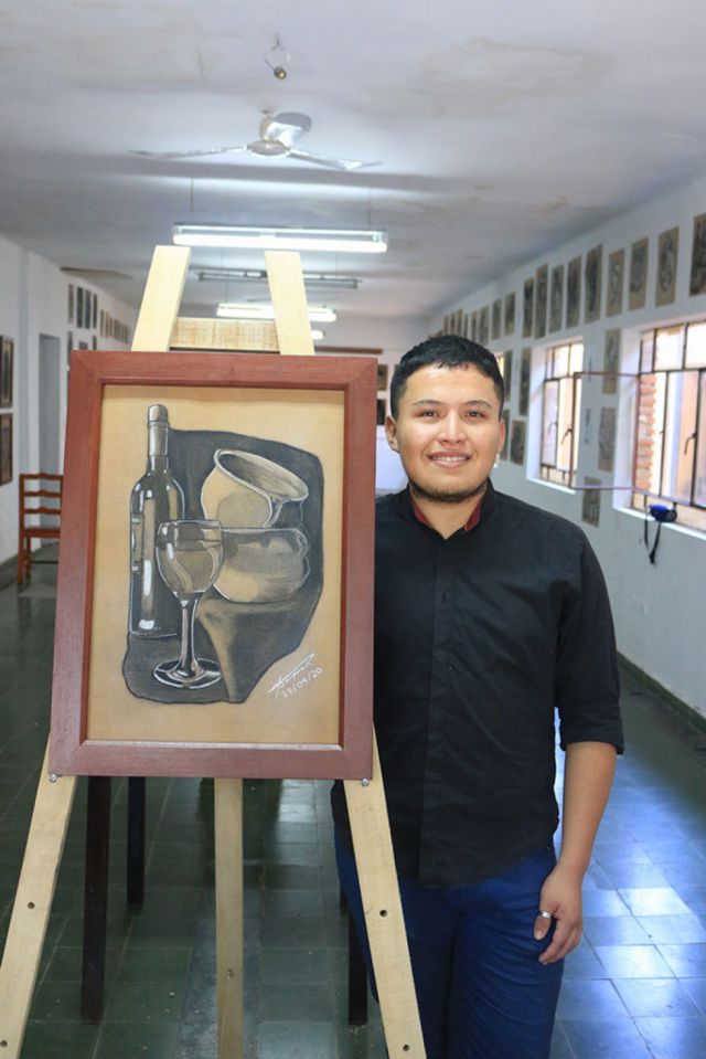 Pablo Sanguino,  el dibujante de Caraparí  que expone en Tarija