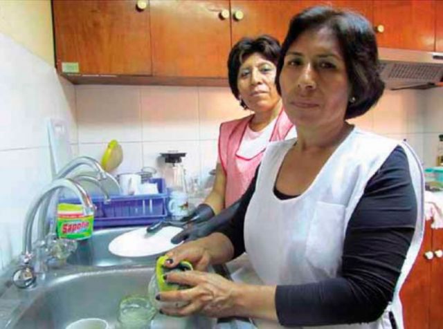 Las madres trabajadoras son expulsadas de la fuerza laboral