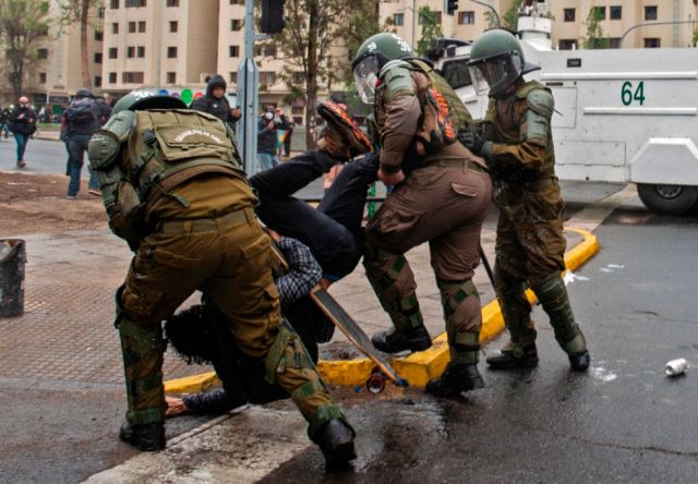 En Chile denuncian represión policial