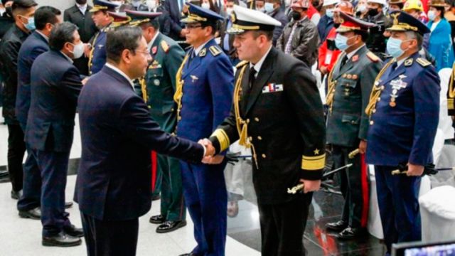 Arce dice a FFAA que no es posible eludir a la justicia