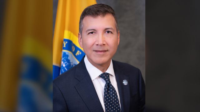 Vicente Sarmiento, el primer boliviano que asume como alcalde en EEUU