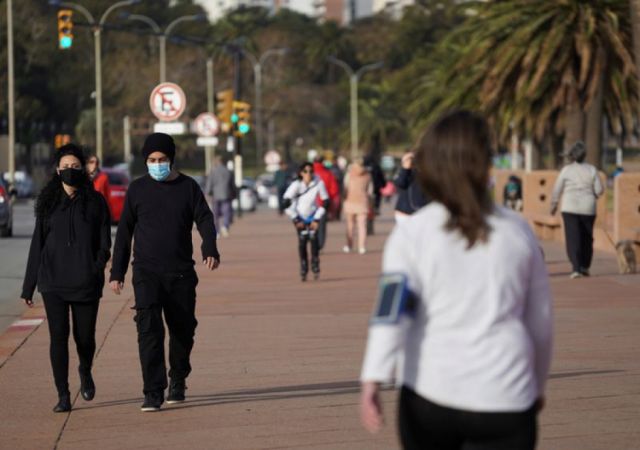 Ante incremento de casos Covid, Uruguay cierra fronteras y suspende espectáculos públicos