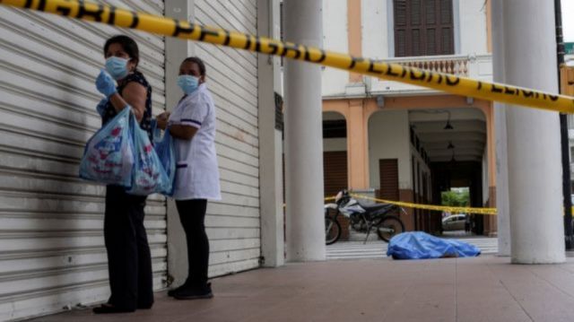 Ecuador decreta estado de excepción, toque de queda y ley seca por nueva cepa del coronavirus