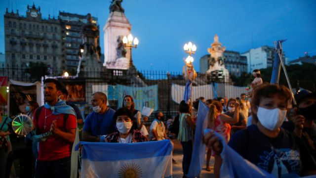  Obispo argentino pide a los senadores "reflexionen" antes de votar por el proyecto de ley para legalizar el aborto 