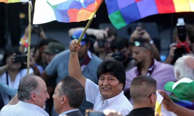 Evo resta importancia a la salida de militantes del MAS