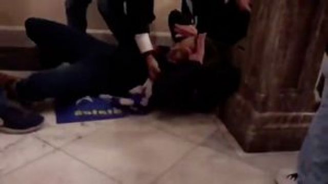 Muere mujer que recibió disparo en el pecho durante enfrentamientos en el Capitolio