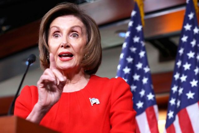 Pelosi insta invocar la 25ª enmienda y destituir a Trump