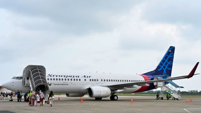  Desaparece un avión de pasajeros en Indonesia 