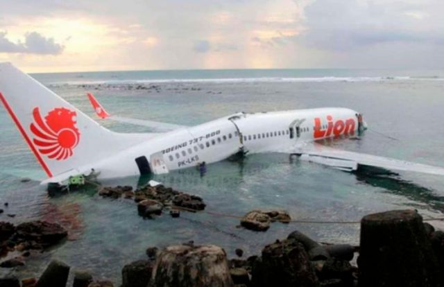 Accidente aéreo dejó 60 muertos en Indonesia