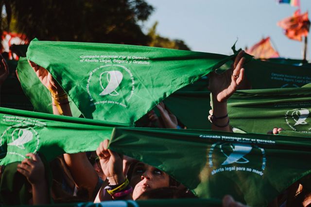 Despenalización del aborto gana atención en Chile