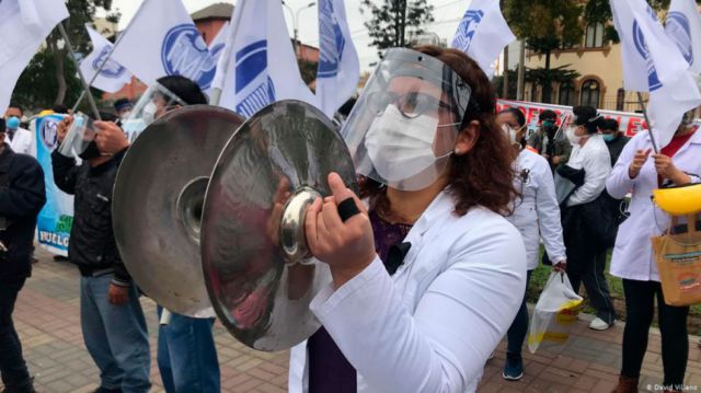 Comienza huelga médica en Perú por demandas laborales