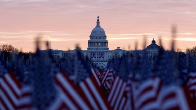 Biden no levantará restricciones a viajes internacionales