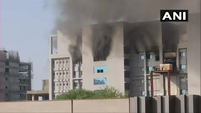 Se registra un incendio en el Serum Institute of India, el mayor fabricante de vacunas del mundo
