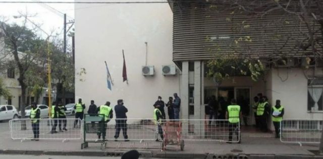 Condenan a un docente que violó a su alumna
