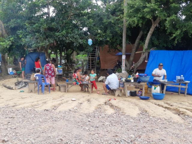 Evacúan a diez familias afectadas por desborde de ríos en Pando