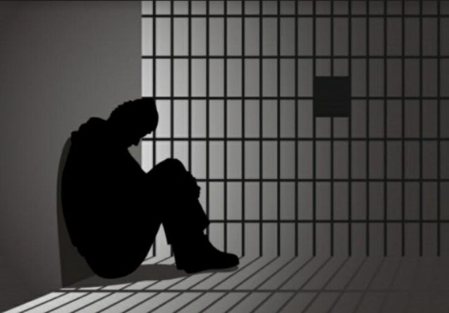 Abusó de una mujer mientras ella dormía