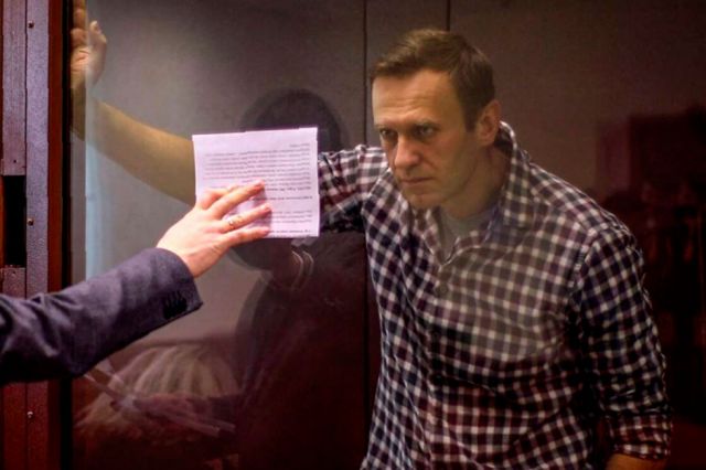 Covid: trasladan a Navalny a pabellón de enfermos
