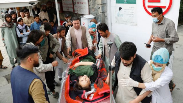 Al menos 40 muertos tras múltiples explosiones con una escuela como objetivo en Kabul