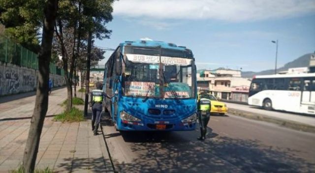 Más gremios apoyan paro transportista en Ecuador